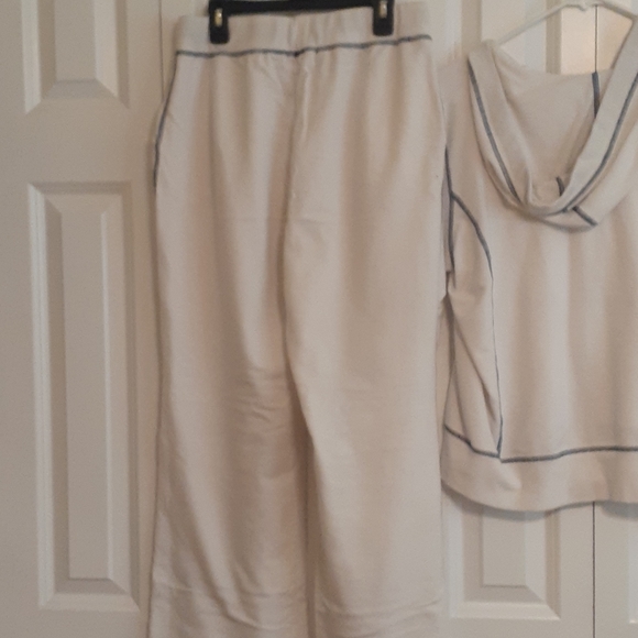 Matching top and bottom - Picture 4 of 4